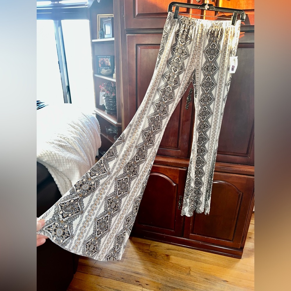 mystique boutique NEW pants w/ Tags Size L